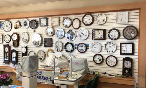 橋本時計メガネ店の店内画像